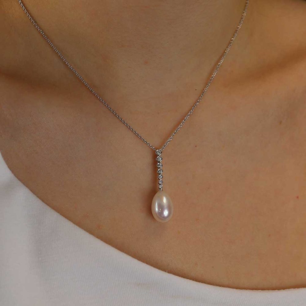 Heidi Kjeldsen Desirable Fresh Water Pearl And Diamond 18ct White Gold Pendant NL1200 model