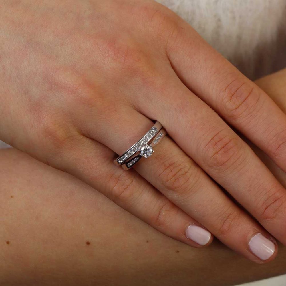 Heidi Kjeldsen Stylish Brillant Cut Natural Diamond And Gold Solitaire Engagement Ring - R1045 model