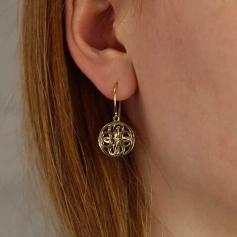 Tove Love knot Pendant and Earrings Yellow Gold Heidi Kjeldsen Jewellery P1231 ER2352 model1 (1)