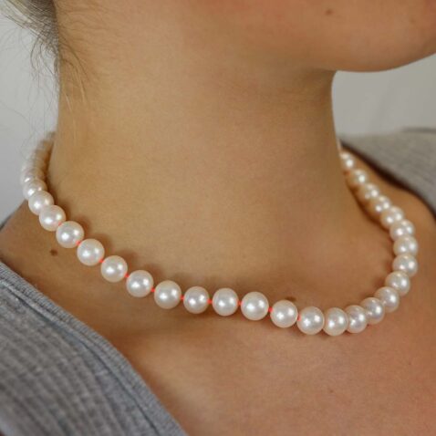 Cultured Pearl Necklace by Heidi Kjeldsen Jewellery NL1235 Model