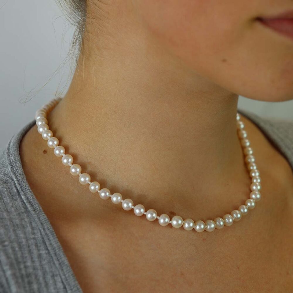 Lustrous white Cultured Pearls Heidi Kjeldsen Jewellers NL1221 Model