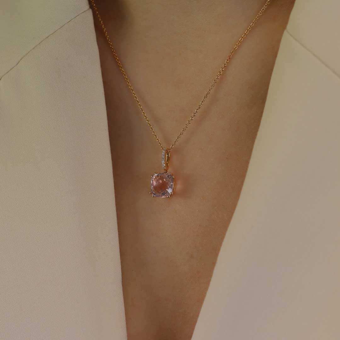 A shimmering Rose Quartz cushion (approx. 3.27cts) and Diamond (approx. 0.05ct) 18ct Rose Gold pendant and 18″ adjustable fine trace chain included.