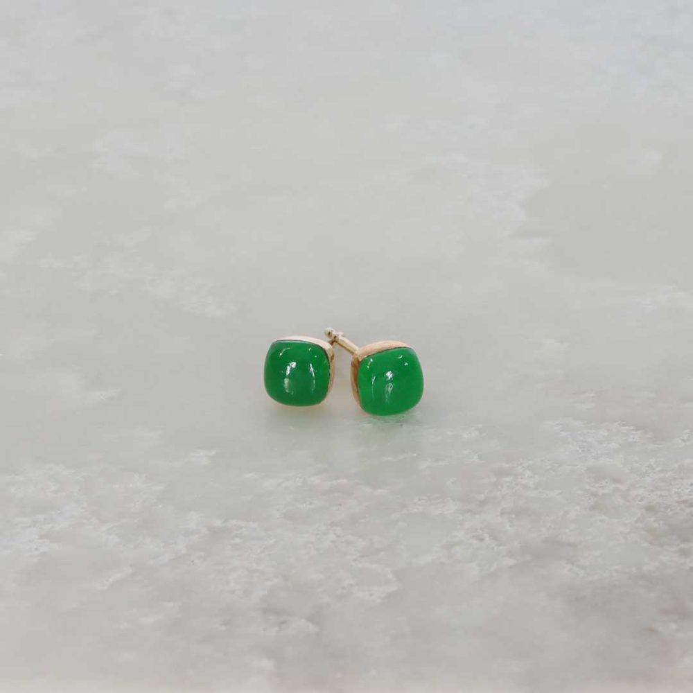 Green-Agate-Cabochon-And-Gold-Earrings-Heidi-Kjeldsen-Jewellery-ER2552
