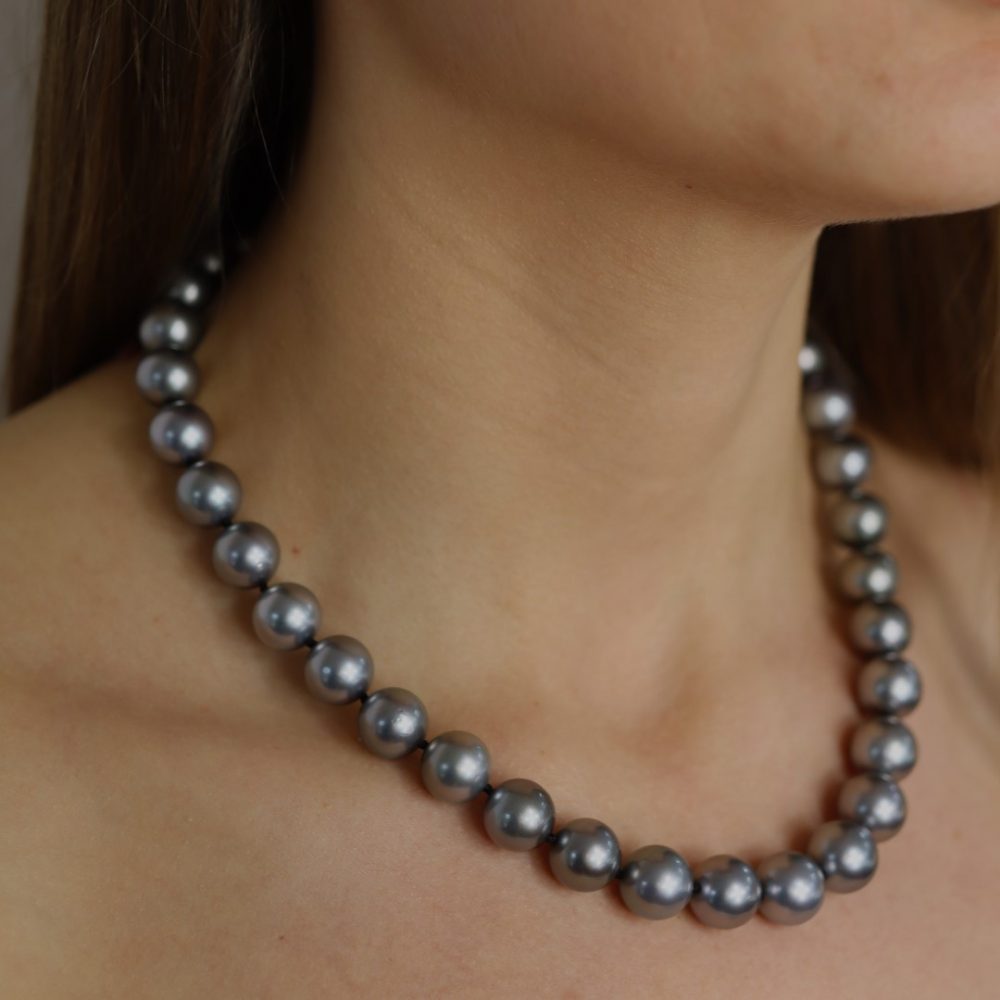 Grey Tahitian Pearls By Heidi Kjeldsen Jewellery ER4741 NL1275 Model 4