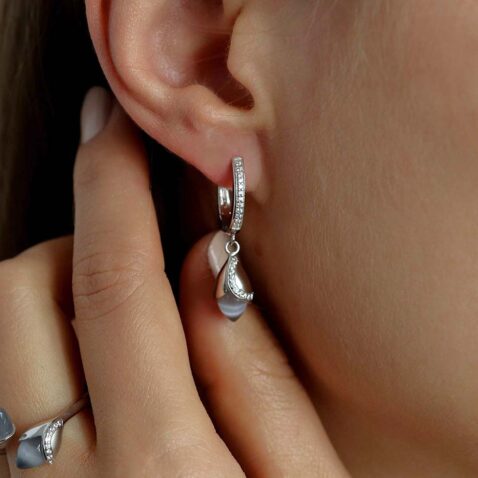 Fei Liu Jewellery at Heidi Kjeldsen Jewellery ER2583 R1689 model (2)