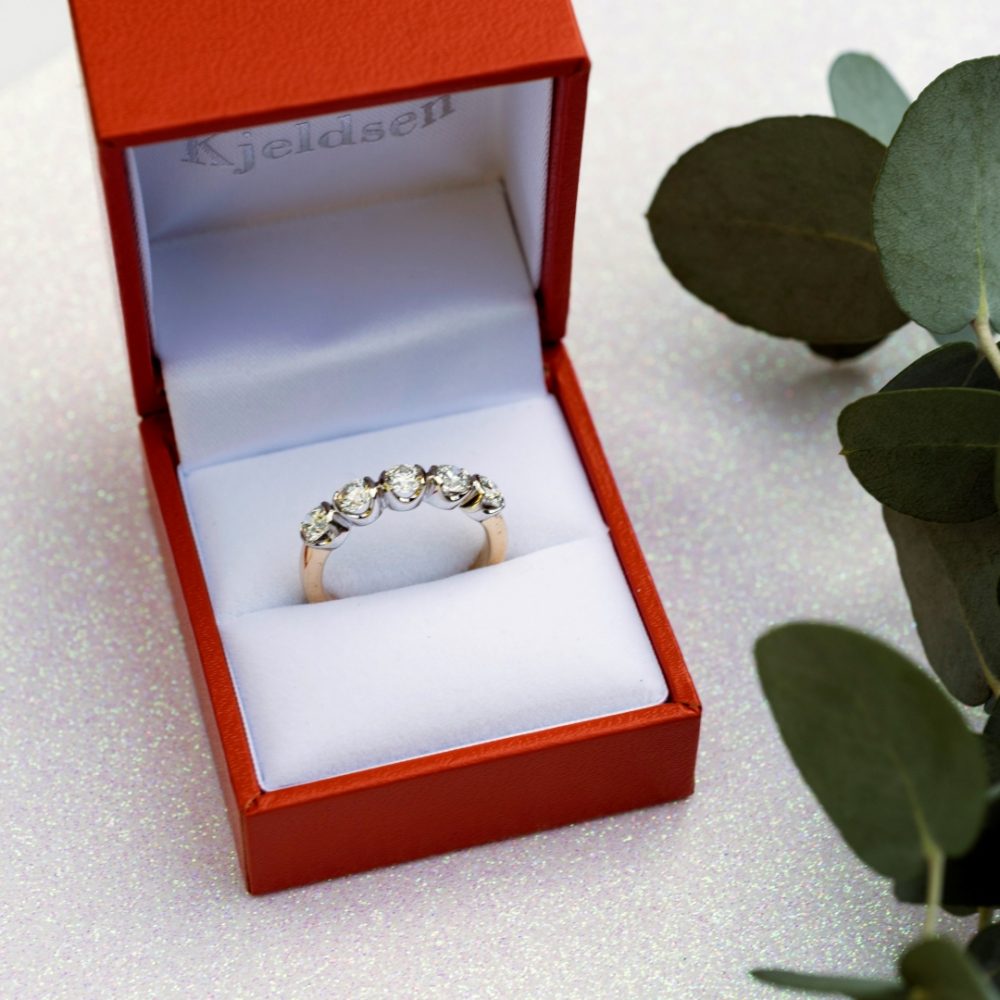 Exquisite Diamond Five Stone Ring By Heidi Kjeldsen Jewellery R1599 Box
