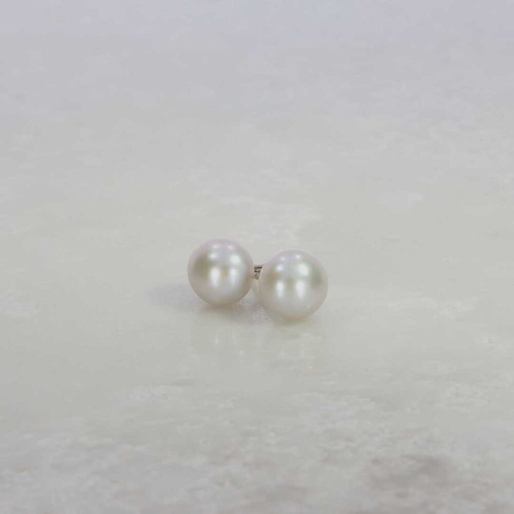 Grey Freshwater Pearl and Silver earrings Heidi Kjeldsen Jewellery ER1844 still