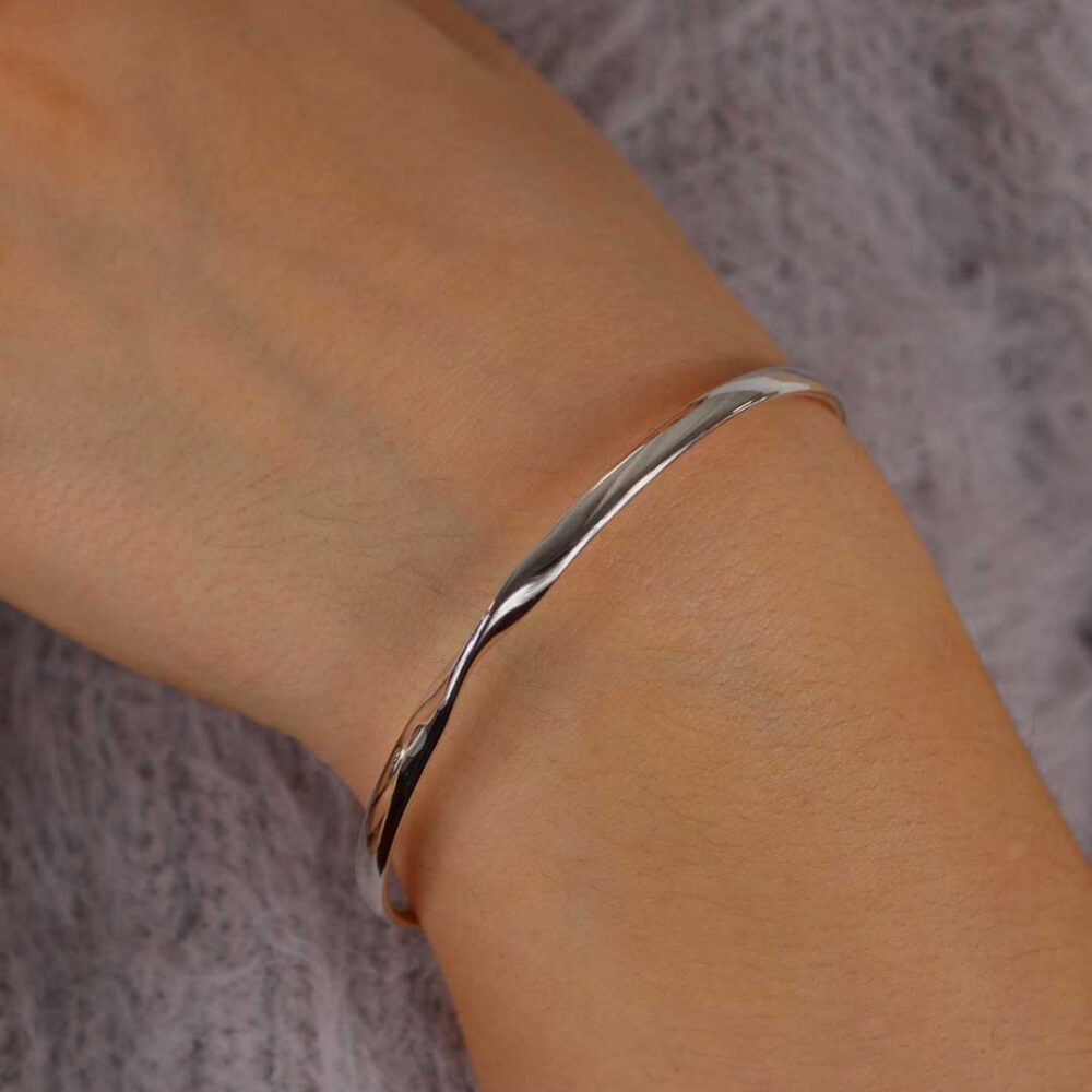 Silver-teaspoon-Ring-Silver-Bangle-Heidi-Kjeldsen-Jewellery-BL954-model