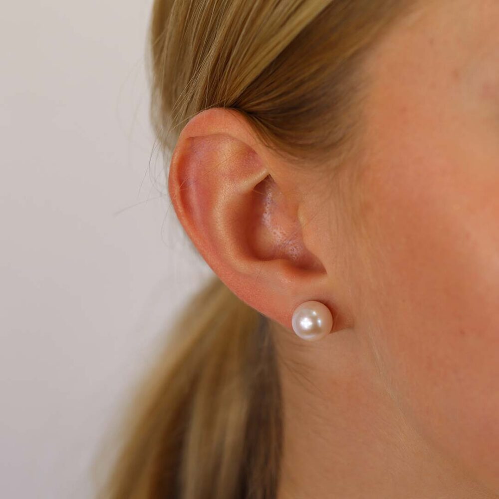 Cultured Pearl Earrings ER2622 by Heidi Kjeldsen Jewellery Model