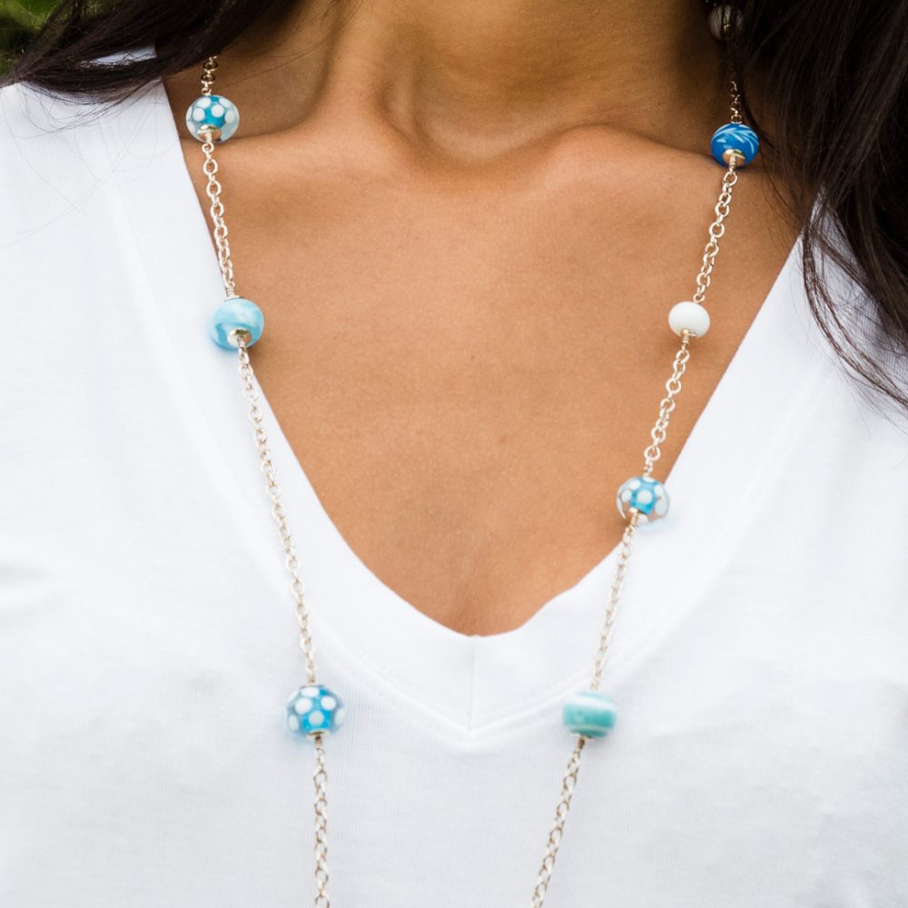 Blue Floral Murano Glass Necklace Heidi Kjeldsen Jewellery NL1269 model