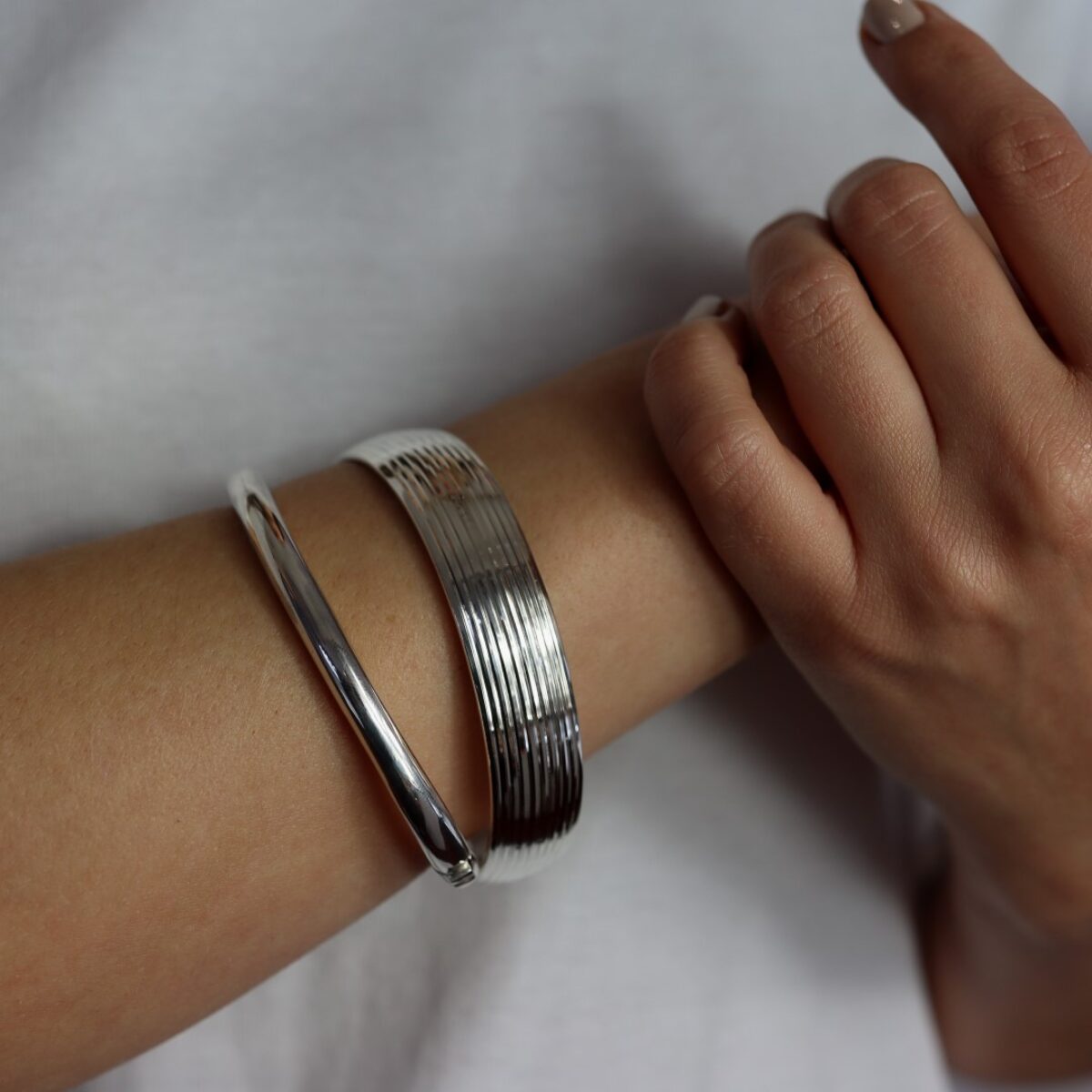 Gorgeous Sterling Silver Bangle With Zirconias Bracelet