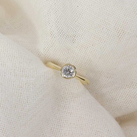 diamond-rub-over-yellow-gold-ring-heidi-kjeldsen-jewellery