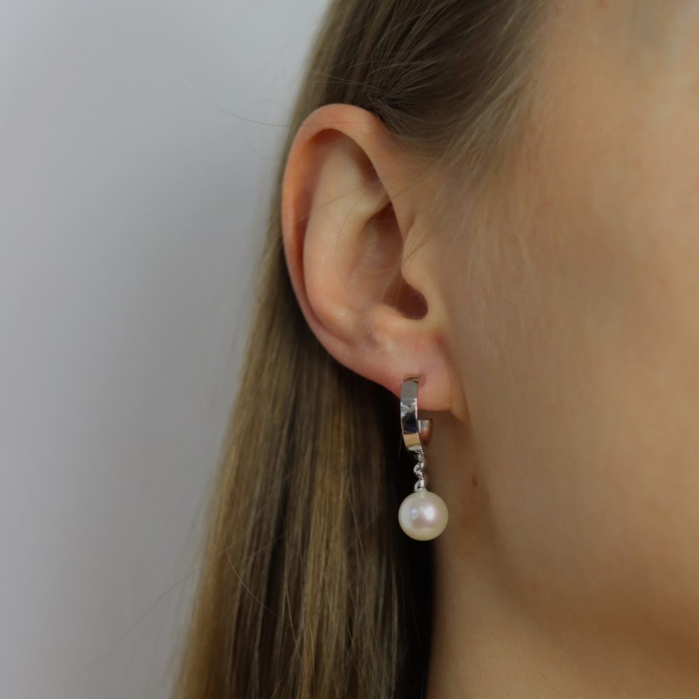 A pair of cultured Pearl (approx. 9mm) and 18ct white Gold spiral, twist earrings look wonderful on model