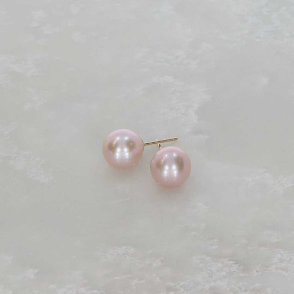 Alma-Pink-Cultured-Pearl-And-Gold-Earrings-Heidi-Kjeldsen-Jewellery-ER4737-still