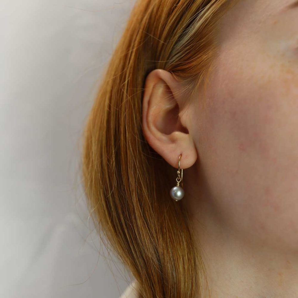 Grey Pearl earrings by Heidi Kjeldsen jewellery ER4835 Model