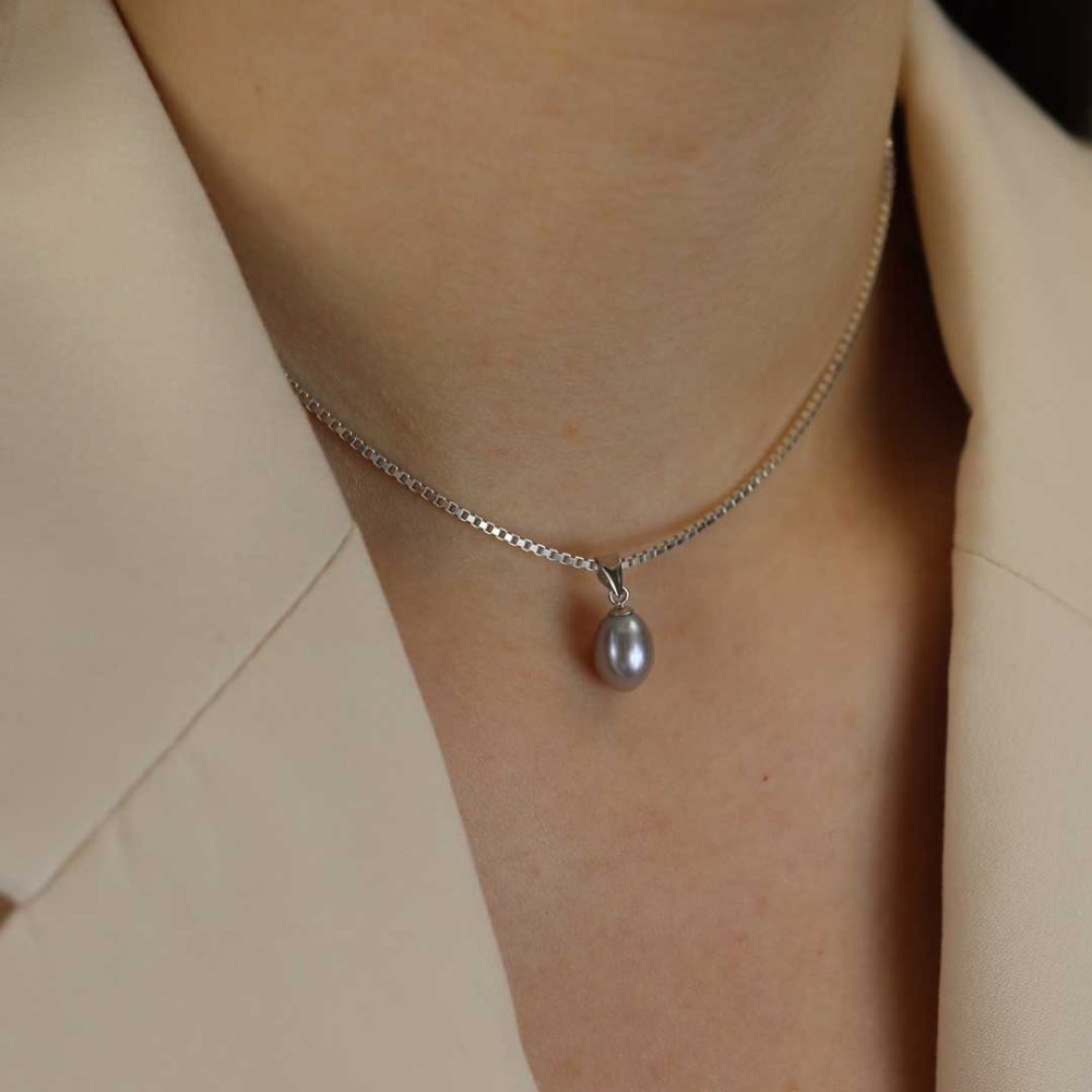 Grey cultured pearl and sterling silver pendant by Heidi Kjeldsen Jewellery P1555 Model