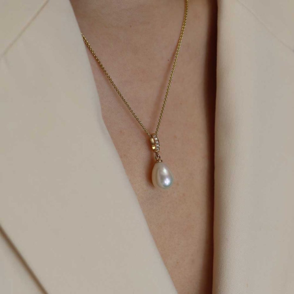 Cultured Pearl and Diamond Pendant Heidi Kjeldsen Jewellery P1558 model1