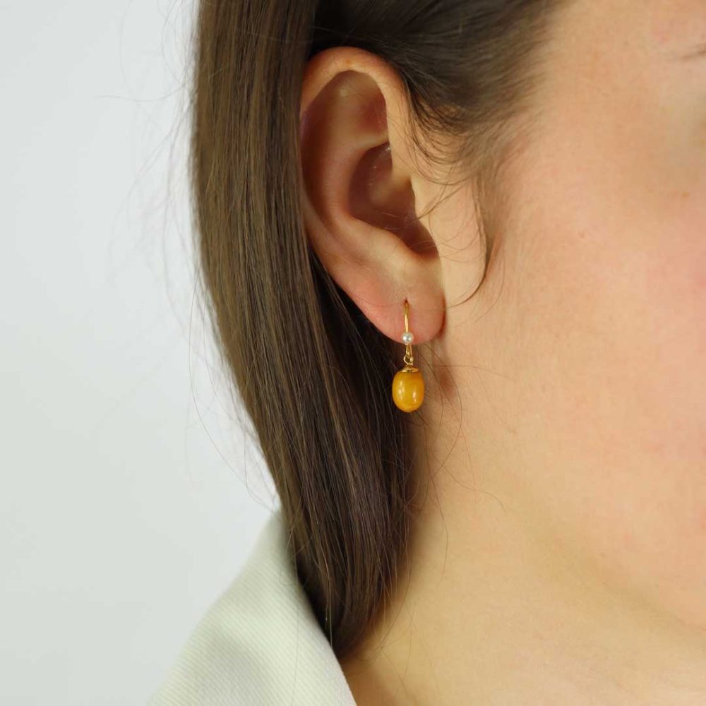 Heidi Kjeldsen Jewellery Amber and Seed Pearl Earrings ER4820 model3