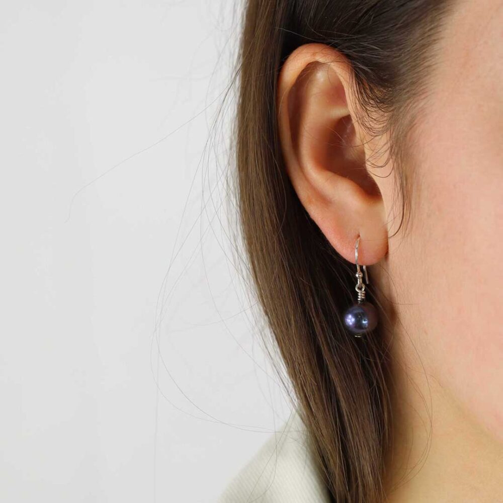 Heidi Kjeldsen Jewellery Black Cultured Pearl Earrings ER4746 model