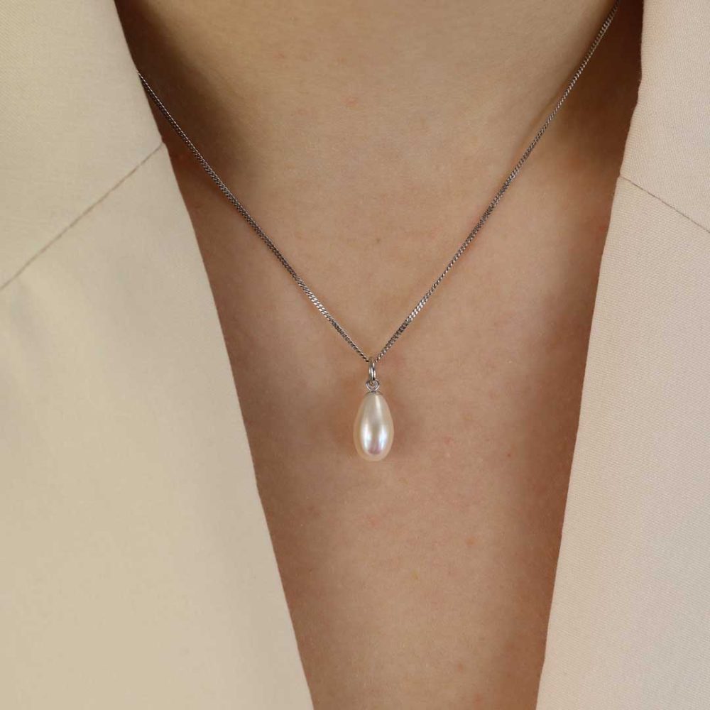 Heidi Kjeldsen Jewellery white Pearl Pendant P1515 model2