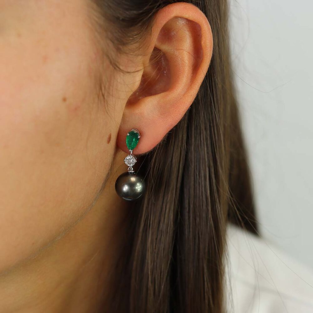 Jette Emerald Tatihan Pearl Drop Earrings Heidi Kjeldsen Jewellery ER2629 model