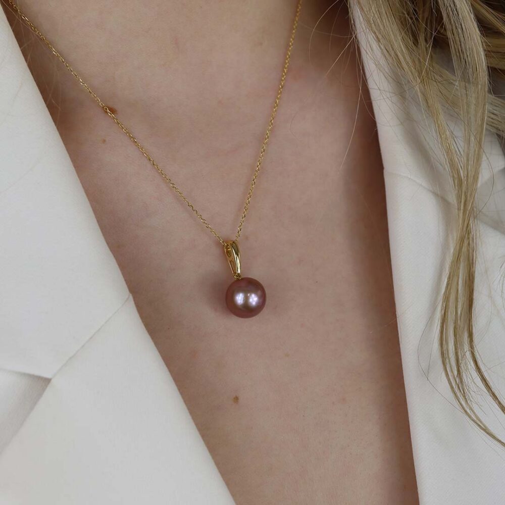 Alma Pink Cultured Pearl Pendant Heidi Kjeldsen Jewellery P1635 model