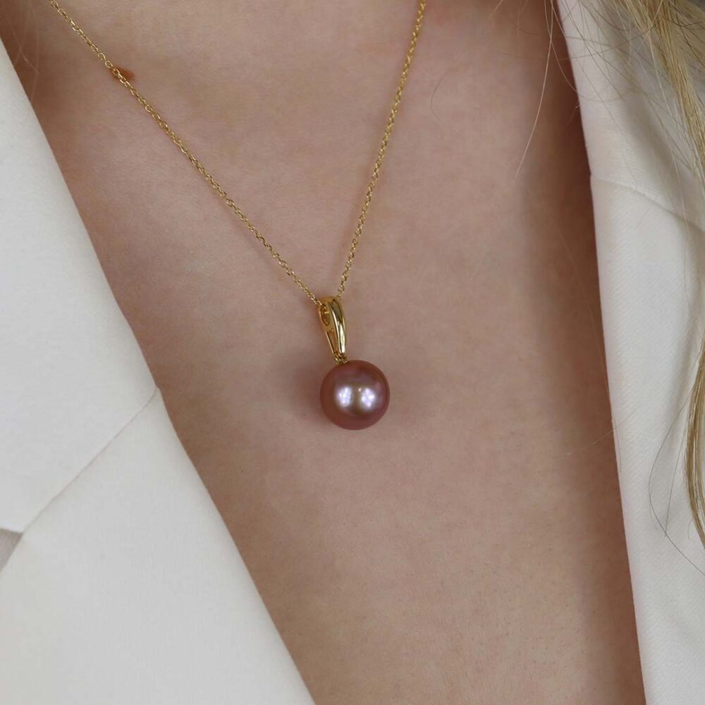 Alma Pink Cultured Pearl Pendant Heidi Kjeldsen Jewellery P1635 model