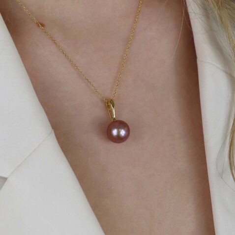 Alma Pink Cultured Pearl Pendant Heidi Kjeldsen Jewellery P1635 model