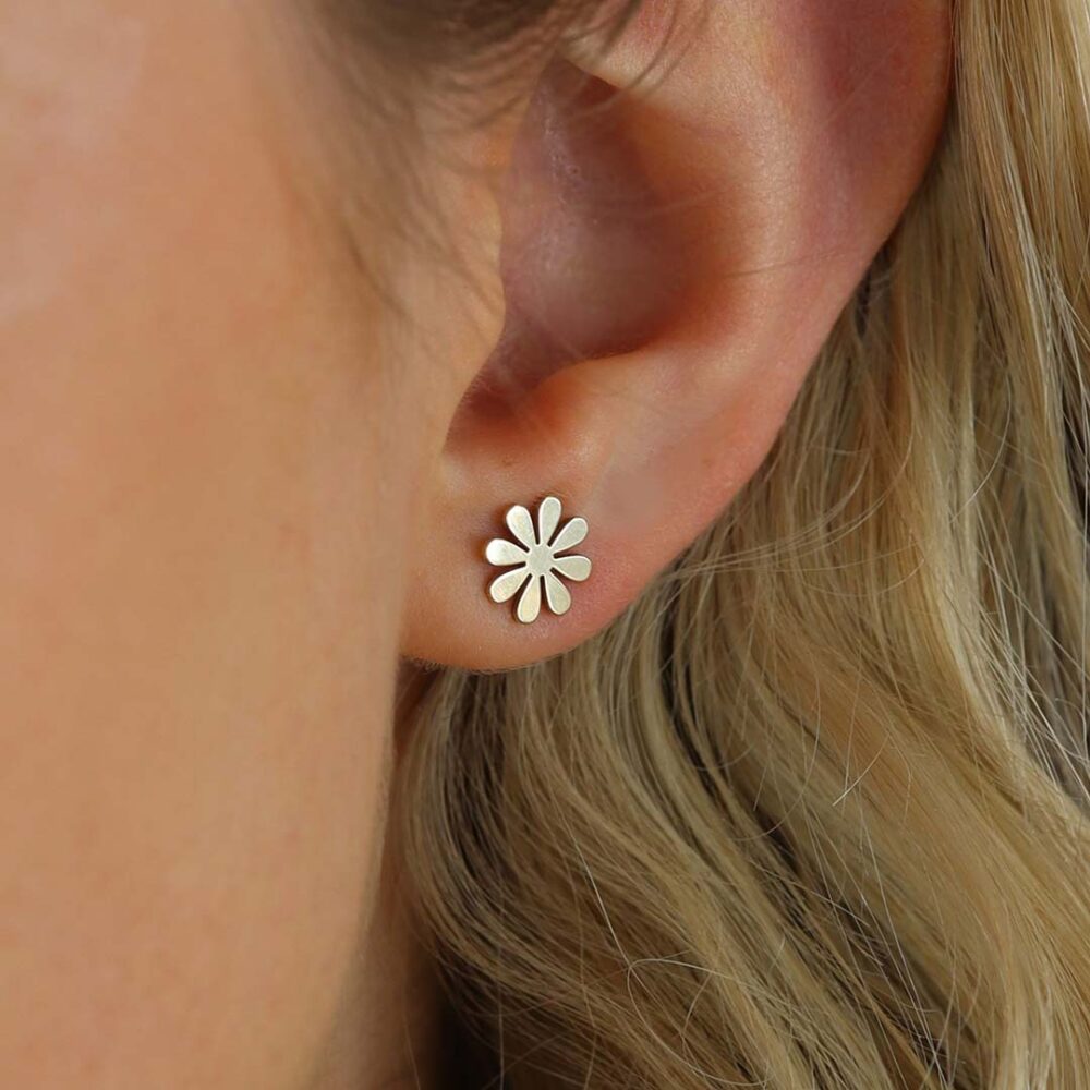 Espen Flower Earstuds Heidi Kjeldsen Jewellery ER4931 Model