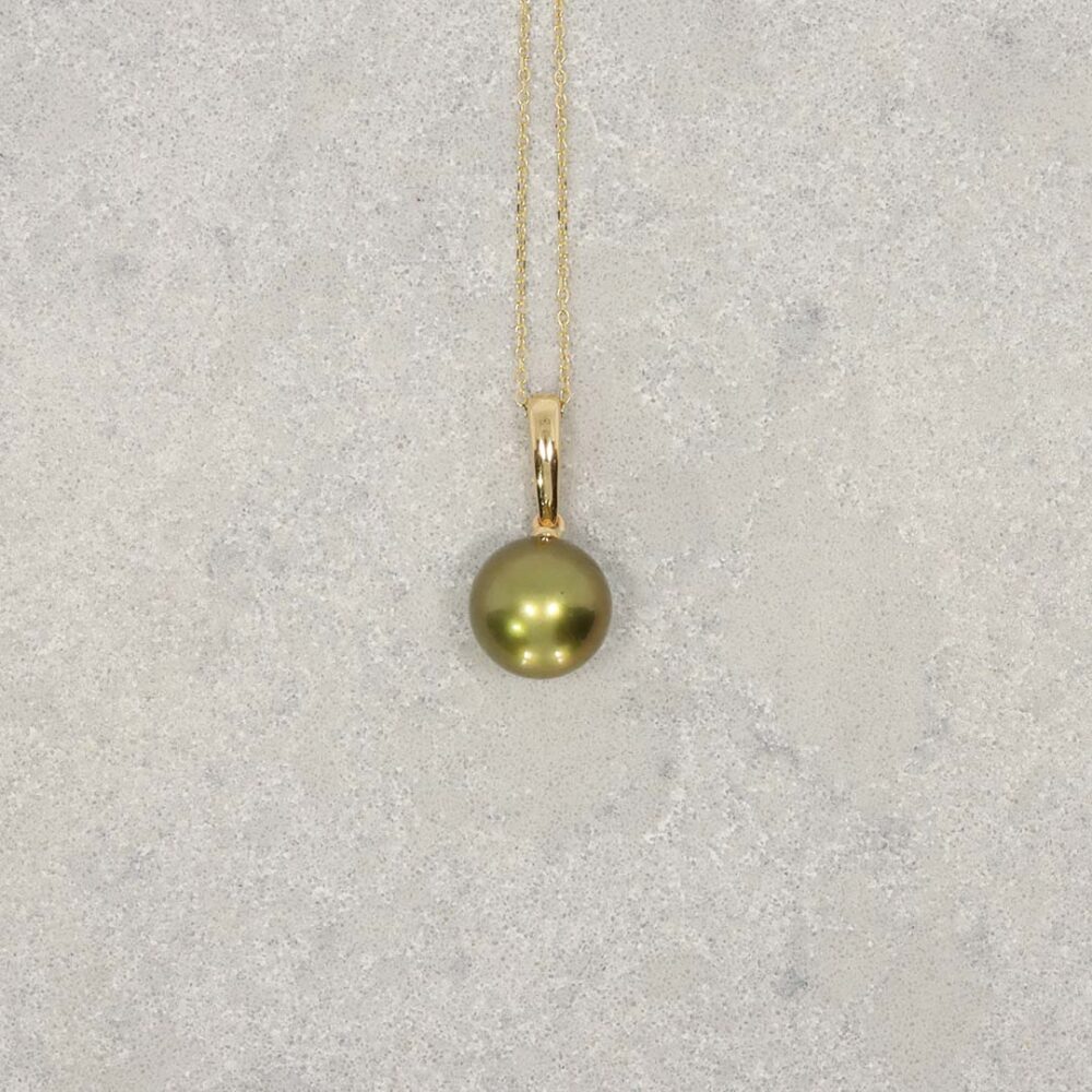 Green Tatihan Pearl Gold Pendant Heidi Kjeldsen Jewellery P1519 still