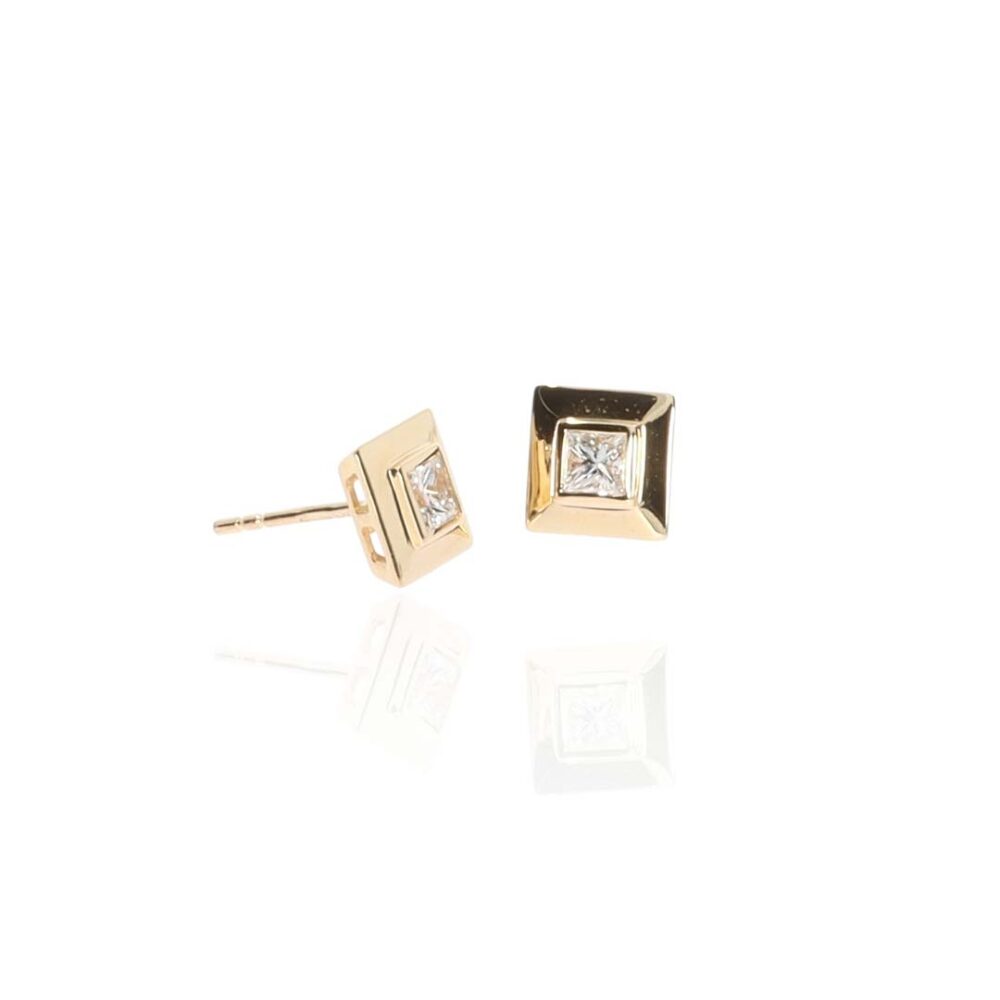 Diamond and yellow gold square earstuds Heidi Kjeldsen Jewellery ER4996 white