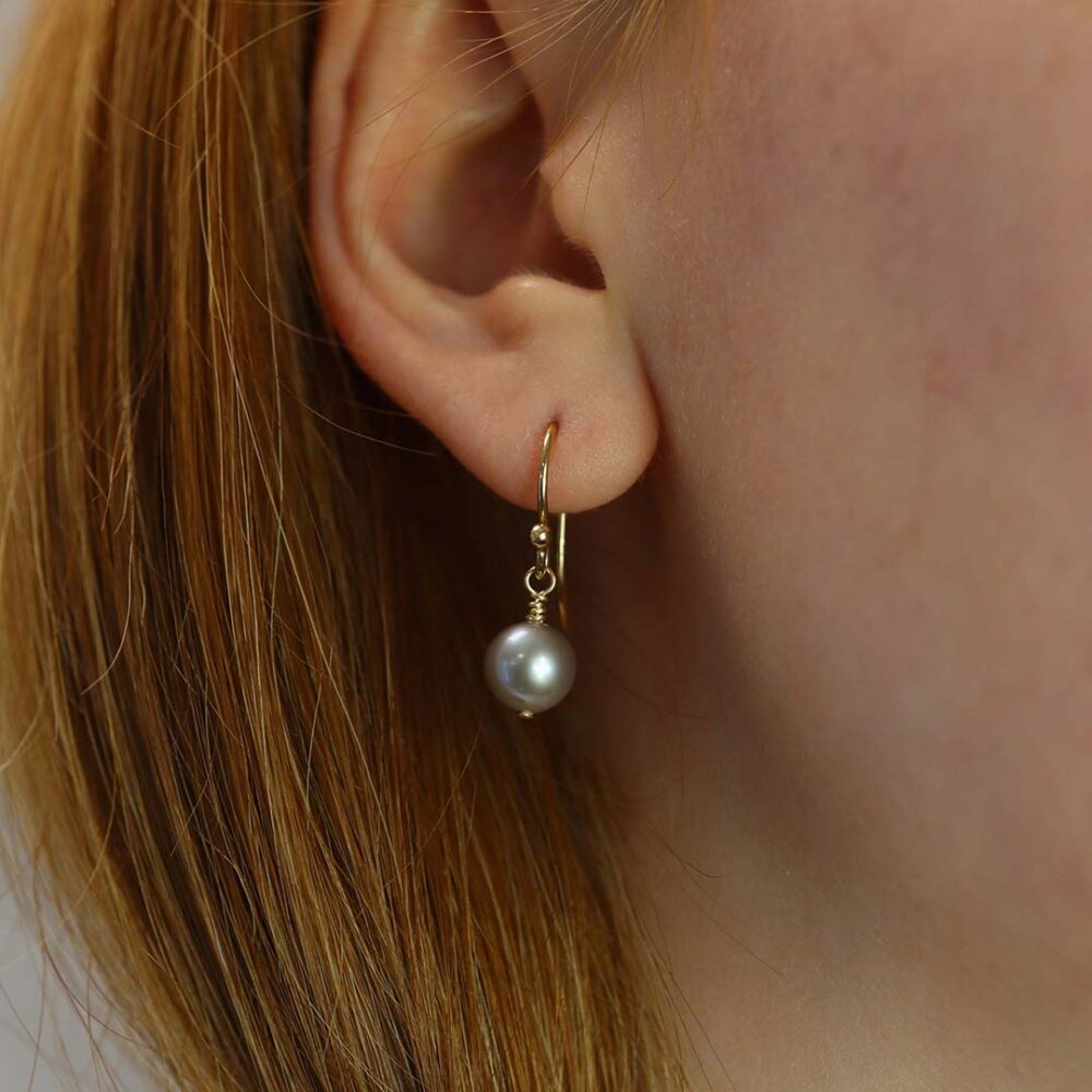 Grey Pearl Earrings Heidi Kjeldsen Jewellery Er4835 model