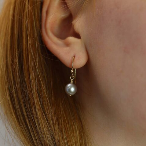 Grey Pearl Earrings Heidi Kjeldsen Jewellery Er4835 model