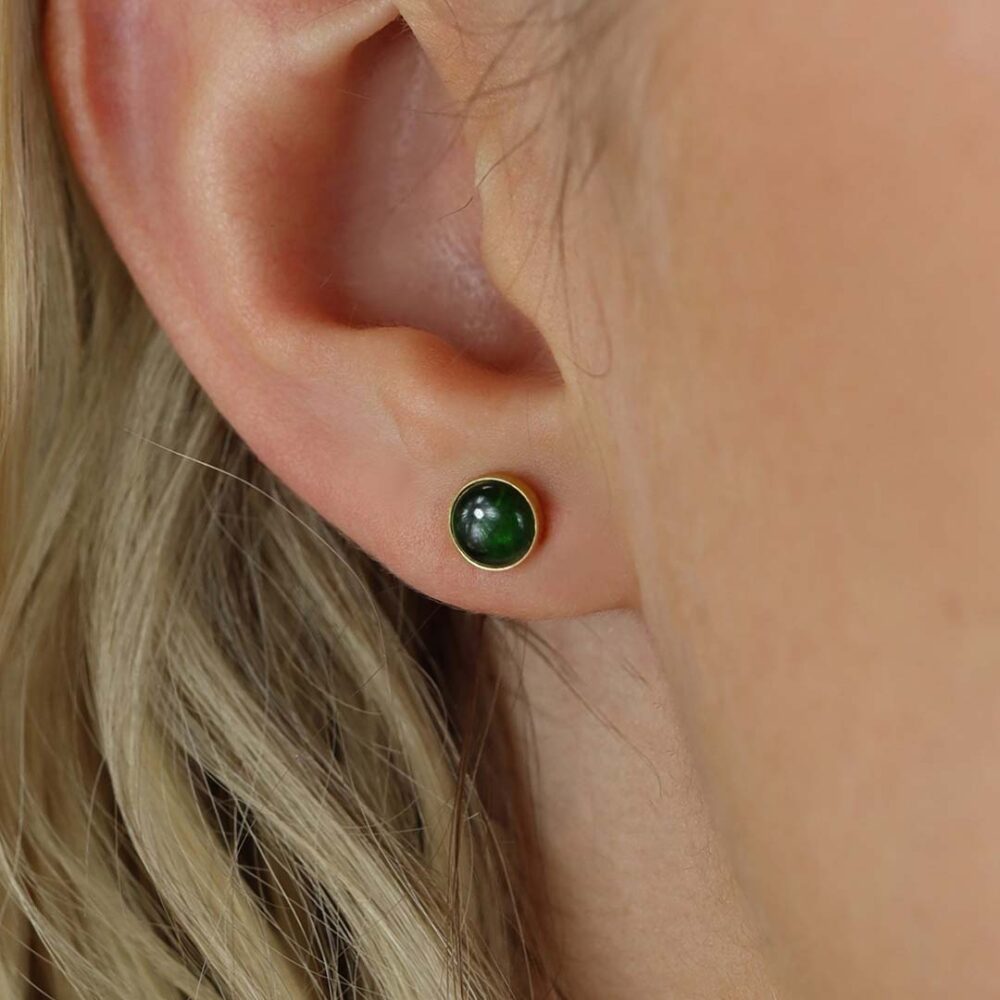 Naja Chrome Diopside Gold Earrings Heidi Kjeldsen Jewellery ER4943 model