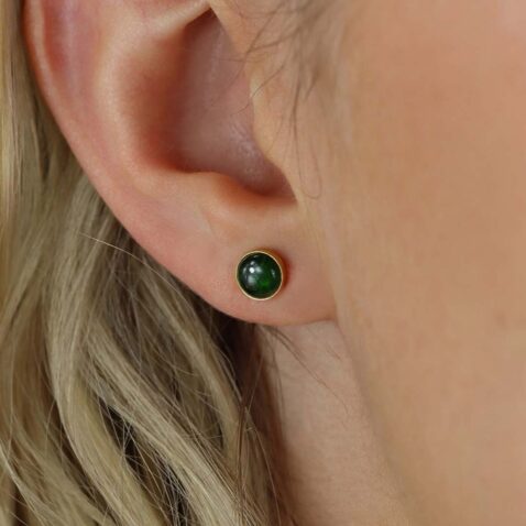 Naja Chrome Diopside Gold Earrings Heidi Kjeldsen Jewellery ER4943 model