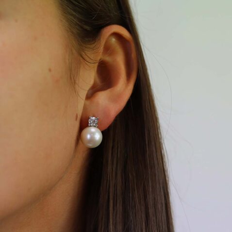 Sofia diamond and Pearl Earrings Heidi Kjeldsen Jewellery ER4777 model