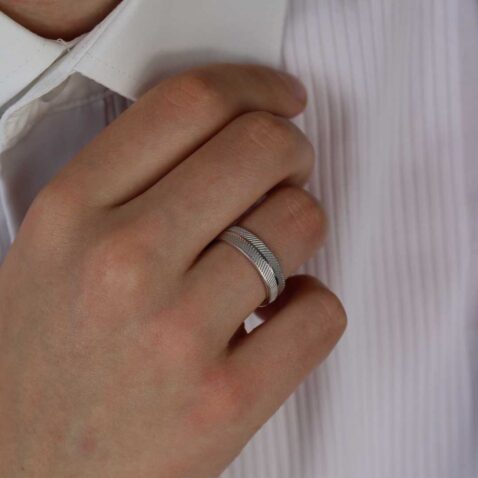 Ulf Heidi Kjeldsen Jewellery Feather Finish Gentleman s wedding Ring R1826 model1