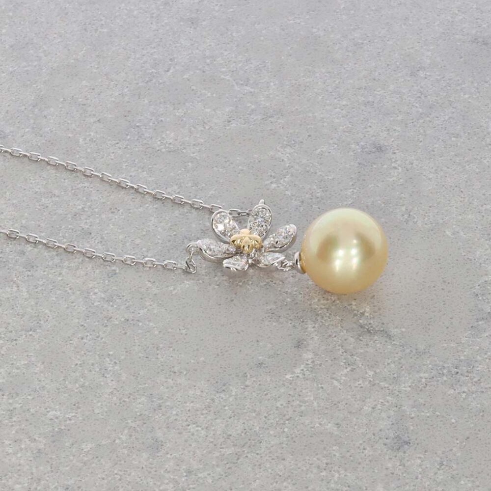 Sofia Golden South Sea Pearl Diamond Flower Pendant Heidi Kjeldsen Jewellery P1684 still1