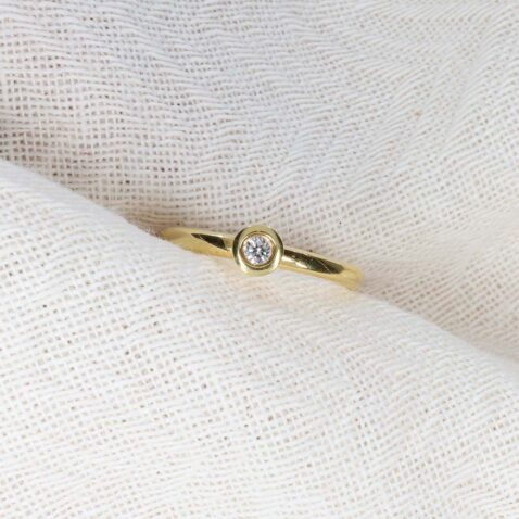 Eliza 18ct Yellow Gold Diamond Ring Heidi Kjeldsen Jewellery R4973 still