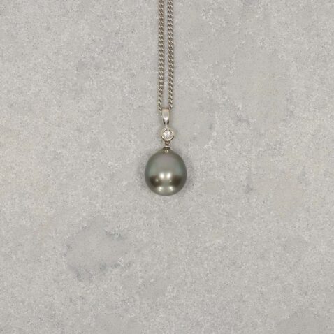 PL0002 Preloved Tatihan Pearl Diamond Pendant Heidi Kjeldsen Ltd still