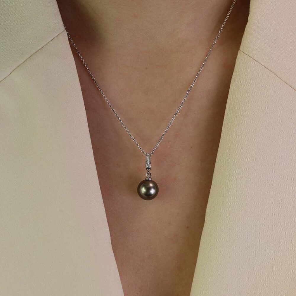 Heidi Kjeldsen Jewellery tahitian Pearl and Diamond Pendant P1554 model1