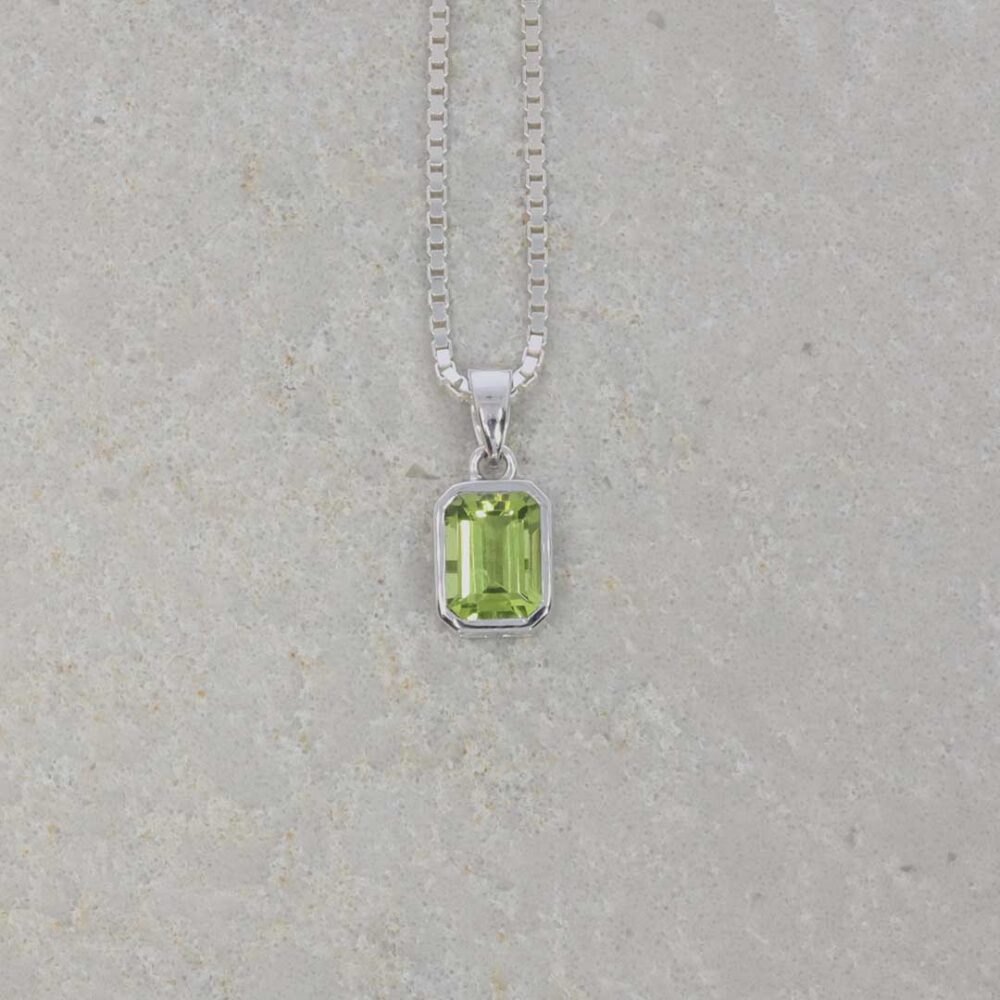 Nanna Peridot Octogen Silver Pendant Heidi Kjeldsen Jewellery P1609 P1746 still