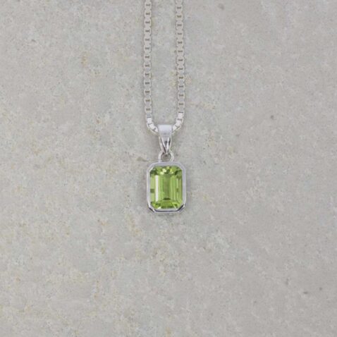 Nanna Peridot Octogen Silver Pendant Heidi Kjeldsen Jewellery P1609 P1746 still