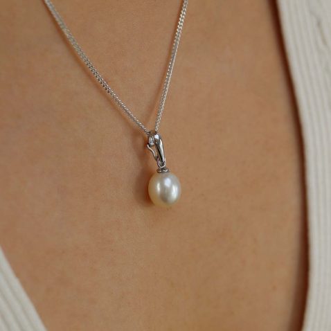 Margit Cultured Pearl White Gold Enhancer Heidi Kjeldsen Jewellery P1663 model