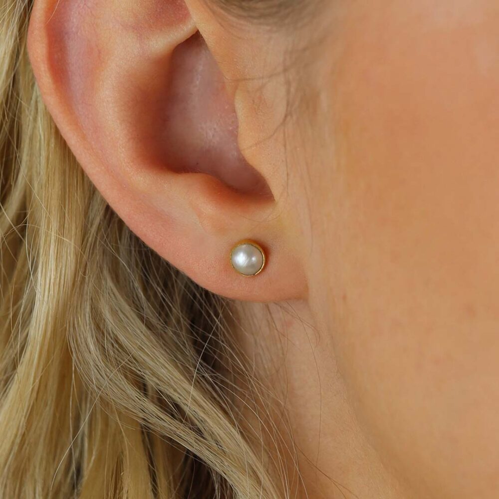 Margit Cultured Pearl and Gold Earrings Heidi Kjeldsen Jewellery ER4946 model