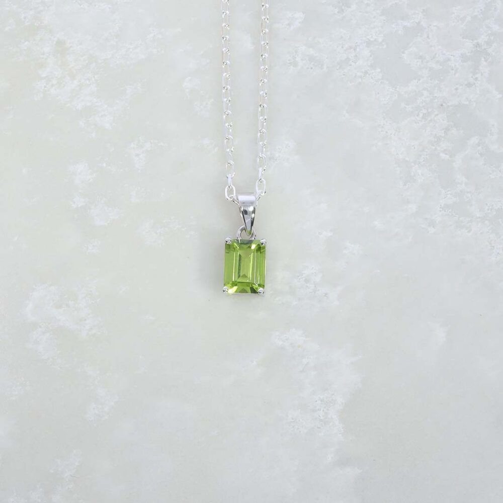Nanna Peridot Gold Pendant Heidi Kjeldsen Jewellery P1731 still