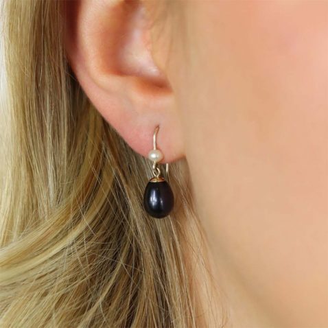 Grete Black Freshwater Pearl Gold Drop Earrings Heidi Kjeldsen Jewellers ER6075 (1)