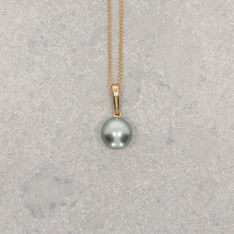 Grete Tatithan Pearl Gold Pendant Heidi Kjeldsen Jewellery P1757 still