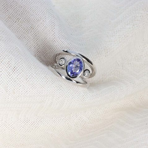 Viola Tanzanite Diamond Double Band Ring Heidi Kjeldsen Jewllery R5051 still